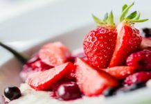 Eat berries to prevent weight gain